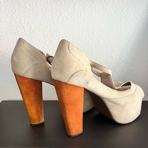 Jeffrey Campbell Size 8M Nude Suede Pump